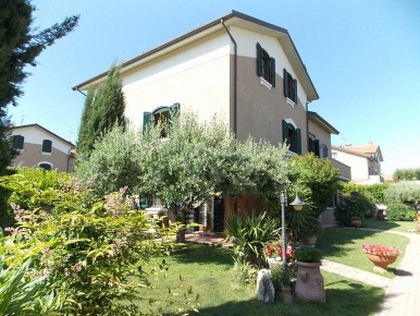Foto Villa bifamiliare a Rosignano Marittimo Rosignano Solvay di 320 m²