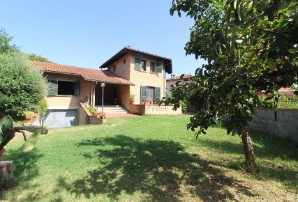 Foto Villa unifamiliare a San Giuliano Terme Ghezzano di 231 m² in vendita