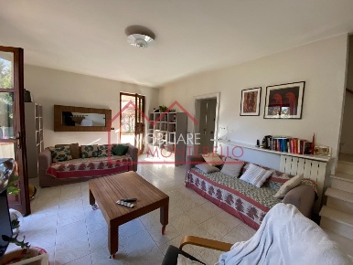 Foto Villa bifamiliare a Camaiore Camaiore Paese di 159 m² con 6 locali