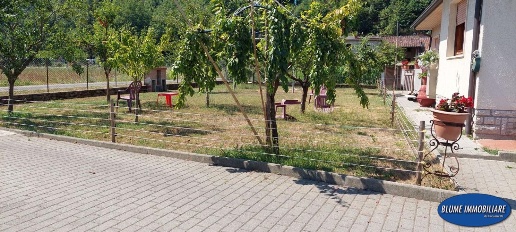 Foto Villa unifamiliare a Camaiore Camaiore Paese di 150 m² con 5 locali