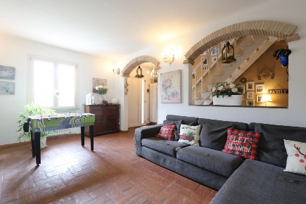 Foto Villa unifamiliare a San Giuliano Terme Arena Metato di 280 m²