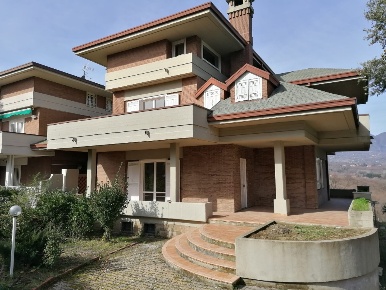 Foto Villa unifamiliare in C.da Amoretta, Avellino di 430 m² con 7 locali