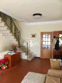 Foto Villa bifamiliare a Camaiore Lido di Camaiore di 155 m² con 11 locali