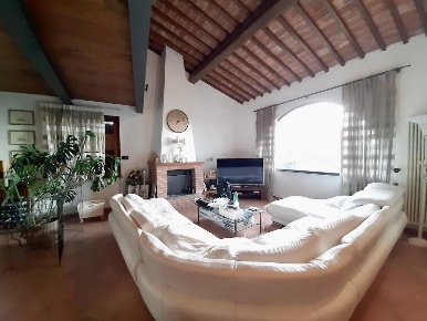Foto Villa unifamiliare a San Giuliano Terme Ghezzano di 240 m² in vendita