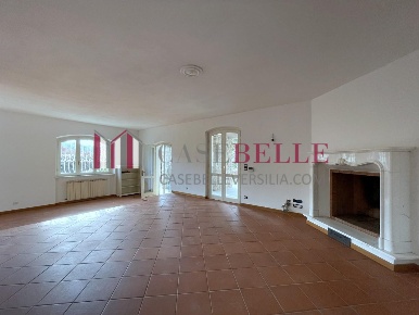 Foto Villa unifamiliare a Camaiore Camaiore Paese di 300 m² con 8 locali