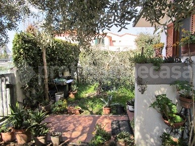Foto Villa a schiera a San Giuliano Terme di 140 m² con 5 locali in vendita