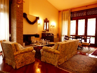 Foto Villa unifamiliare in Via Interna, Pordenone di 455 m² con 10 locali