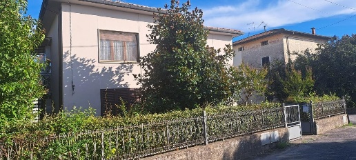 Foto Villa bifamiliare a San Giuliano Terme di 200 m² con 8 locali