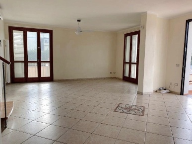 Foto Villa bifamiliare a San Giuliano Terme di 300 m² con 10 locali