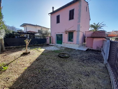 Foto Villa unifamiliare a San Giuliano Terme Rigoli, Molina di Quosa