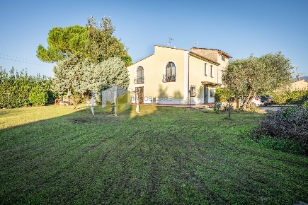 Foto Villa unifamiliare a San Giuliano Terme Arena Metato di 190 m²