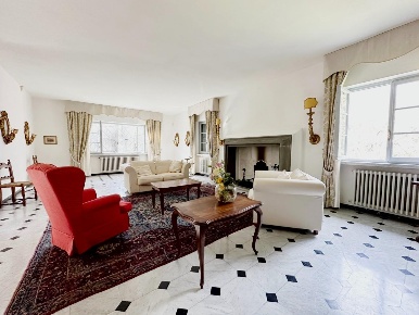 Foto Villa unifamiliare a Camaiore Camaiore Paese di 350 m² con 10 locali