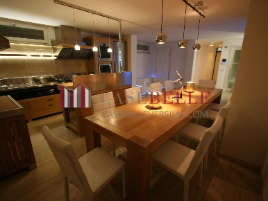 Foto Villa unifamiliare a Camaiore Lido di Camaiore di 240 m² con 6 locali