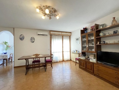 Foto Appartamento a Camaiore Capezzano Pianore di 100 m² con 5 locali