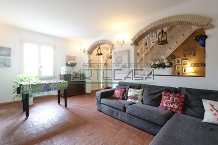 Foto Villa unifamiliare a San Giuliano Terme di 280 m² con 11 locali