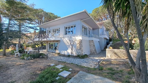 Foto Villa unifamiliare a Rosignano Marittimo Castiglioncello di 250 m²