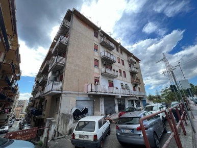 Foto Appartamento in Via Adolfo Celi, Messina di 95 m² con 4 locali