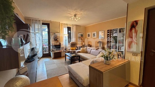 Foto Appartamento in Via Piemonte 24/B, Abbiategrasso di 120 m² in vendita