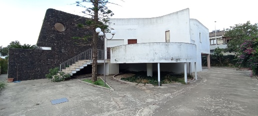 Foto Villa unifamiliare a Comiso di 400 m² con 9 locali in vendita