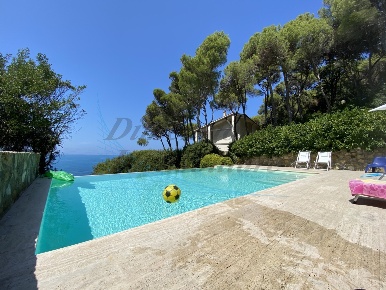 Foto Villa unifamiliare in Via delle Rose, Rosignano Marittimo di 270 m²