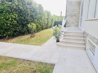 Foto Villa unifamiliare a Camaiore di 640 m² con 11 locali in affitto