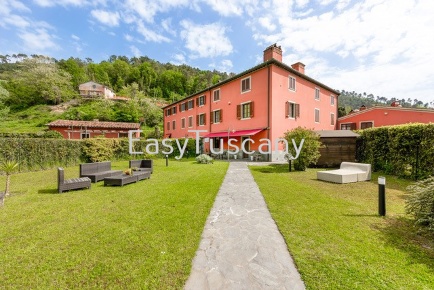 Foto Appartamento in via del cavallini, Camaiore Camaiore Paese di 160 m²