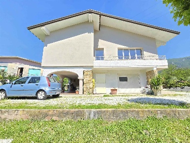 Foto Villa unifamiliare a Camaiore Camaiore Paese in vendita