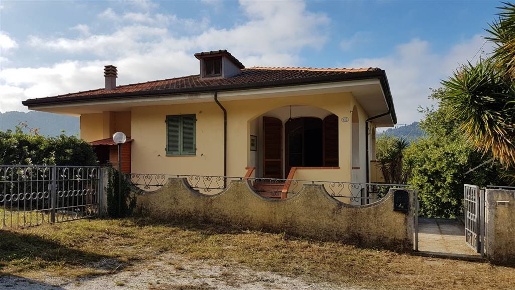 Foto Villa unifamiliare a Camaiore Camaiore Paese in vendita