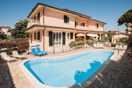 Foto Villa unifamiliare a Camaiore Lido di Camaiore in vendita