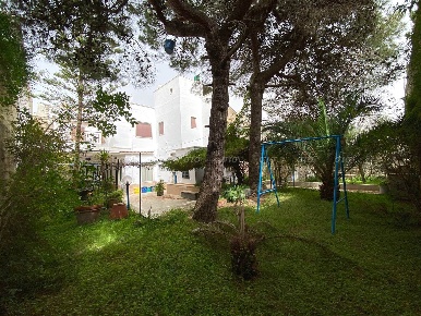 Foto Appartamento in via Giorgione, Nardò Centro di 159 m² con 10 locali