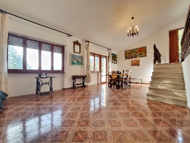 Foto Villa bifamiliare a Camaiore Camaiore Paese di 200 m² con 11 locali