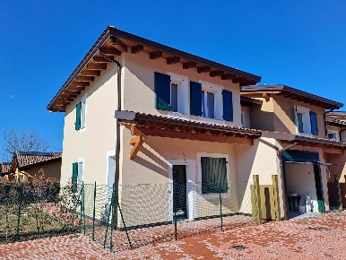 Foto Villa a schiera a Valsamoggia Zappolino di 134 m² con 6 locali