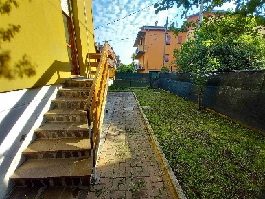 Foto Villa a schiera a Castelfranco Emilia di 250 m² con 6 locali