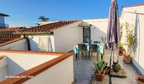 Foto Villa bifamiliare a San Giuliano Terme Ghezzano di 270 m² con 9 locali