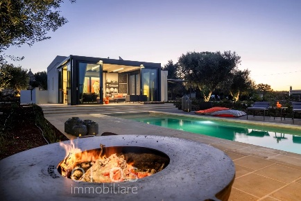 Foto Villa unifamiliare a Ostuni con 6 locali in vendita