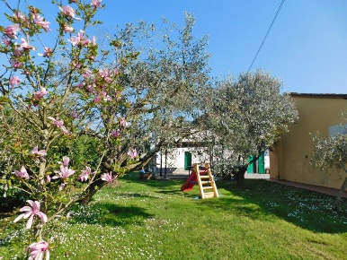 Foto Villa unifamiliare in 25 aprile, San Giuliano Terme di 270 m²
