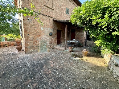 Foto Appartamento a Siena Fuori Porta Pispini di 133 m² con 6 locali