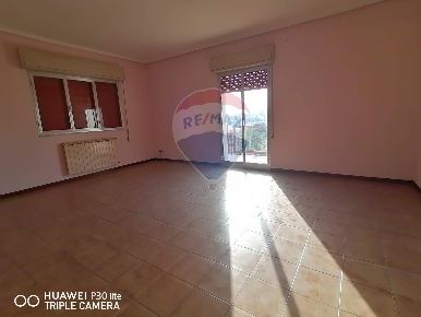 Foto Appartamento in via La Grange, Comiso Centro di 135 m² con 8 locali