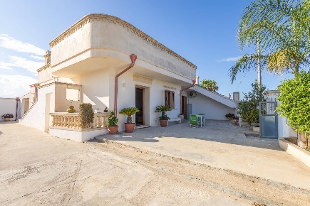 Foto Villa singola in via per oria, Manduria Centro di 120 m² con 6 locali