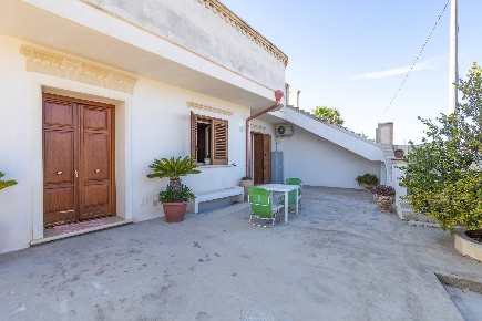 Foto Villa singola in via per oria, Manduria Centro di 120 m² con 6 locali