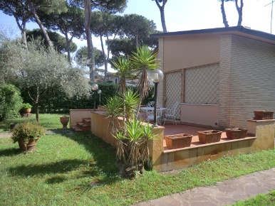 Foto Villa unifamiliare a Camaiore Camaiore Paese di 240 m² con 7 locali