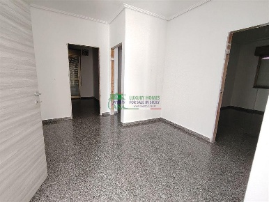 Foto Appartamento in Via Dei Papiri, Comiso Centro di 140 m² con 5 locali