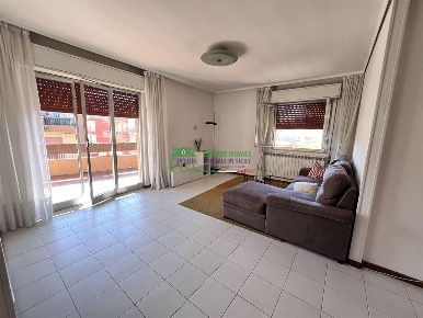 Foto Appartamento in VIA CECHOW, Comiso Centro di 135 m² con 6 locali