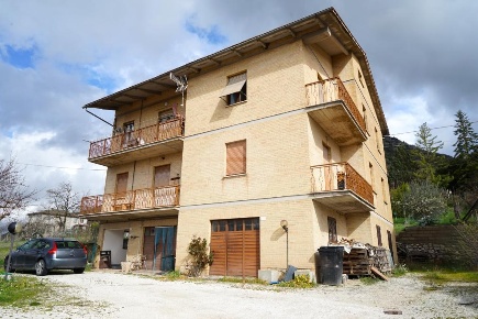 Foto Appartamento in Via del Breccione, Gubbio Semonte Casamorcia di 129 m²