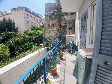 Foto Appartamento in Via San Mandato 32 B, Napoli di 100 m² con 6 locali