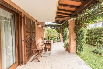 Foto Villa unifamiliare a Pescara Porta Nuova di 320 m² con 7 locali