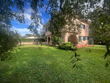Foto Villa unifamiliare a Massa in vendita