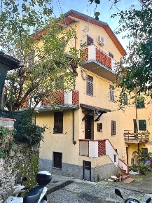 Foto Villa a schiera a Massa Centro di 125 m² con 5 locali in vendita