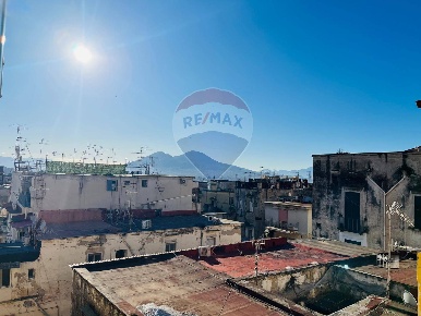Foto Appartamento a Napoli Monte Santo di 88 m² con 4 locali in vendita