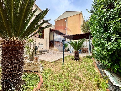 Foto Villa unifamiliare in Via Giacinto Menotti Serrati, Vittoria Centro